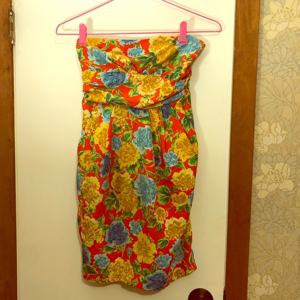 💕Forever 21 cute summer floral low-cut dress